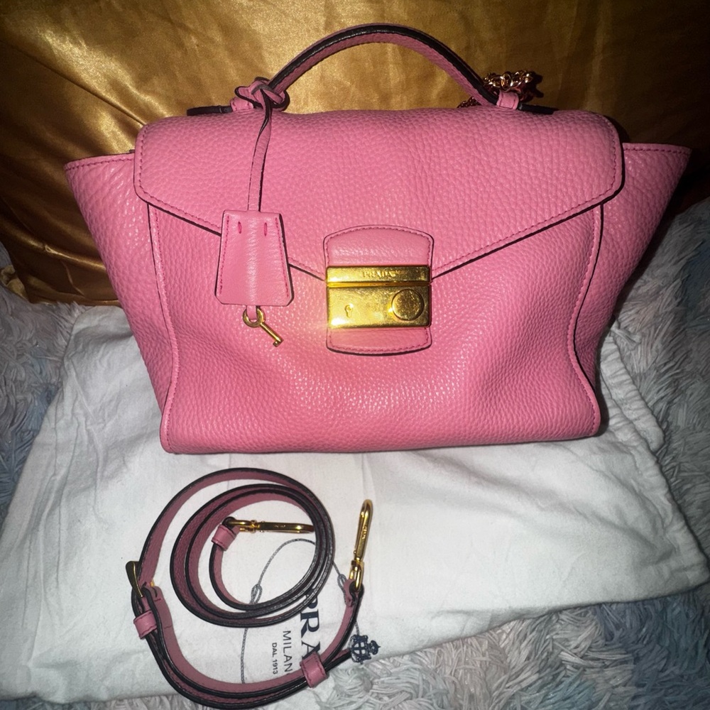 Authentic and beautiful condition 💖Prada bag medium size